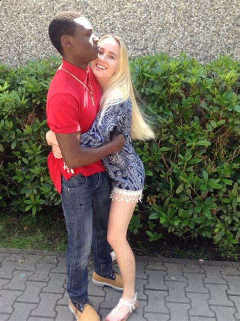 blonde amatrice|Tiny Blonde Takes on Massive Black Cock: A Thrilling Interracial。